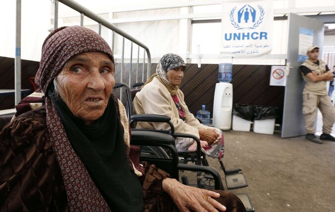 Syrische vluchtelingen wachten om geregistreerd te worden in Libanon.