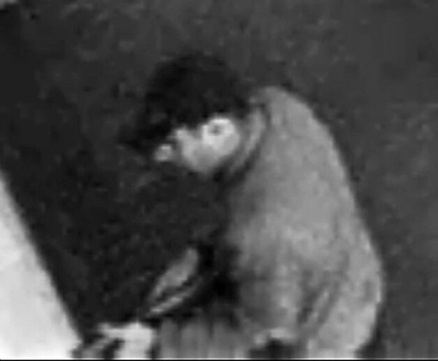 Hij had een kalasjnikov en een revolver bij zich van het type dat bij de schietpartij in Brussel is gebruikt.
