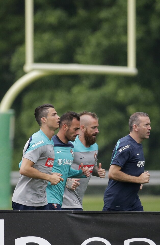 Cristiano, Beto en Raul Meireles trainen apart.