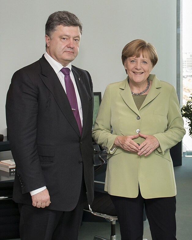 De Oekraïense presidentskandidaat Porosjenko met de Duitse bondskanseliers Angela Merkel.