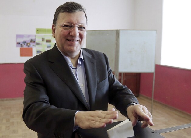 Voorzitter van de Europese Commissie Jose Manuel Barroso brengt zijn stem uit