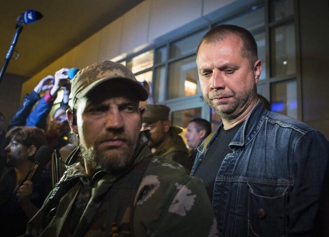 De zelfbenoemde eerste minister van de Republiek Donetsk, Alexander Borodaj (rechts).