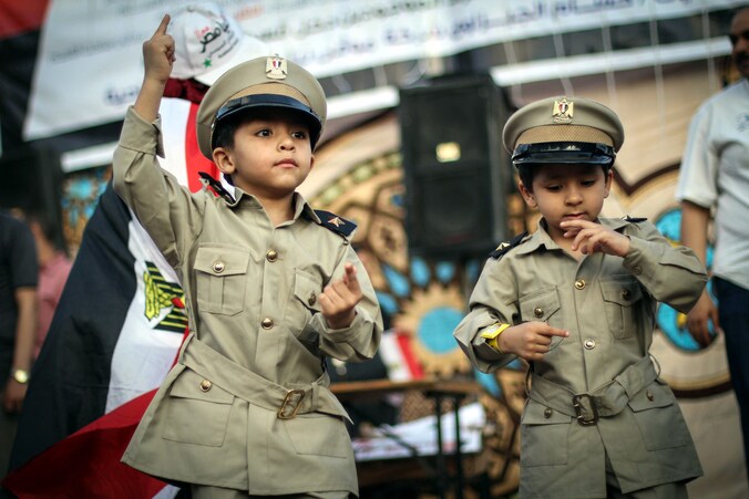 Twee jonge supporters van de nieuwe president van Egypte, Abdel Fattah al-Sisi.