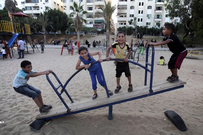 Palestijnse kinderen spelen buiten tijdens het bestand tussen Israël en Hamas.