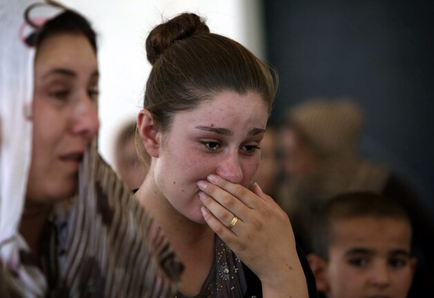 Huilende yezidi-vrouwen.