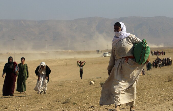 Yezidi's op weg naar de Syrische grens.