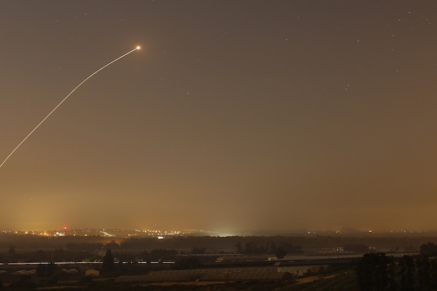 Een Iron Dome onderschept een uit Gaza gelanceerde raket.