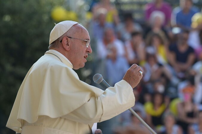 Paus Franciscus tijdens een toespraak in het zuiden van Italië vandaag.