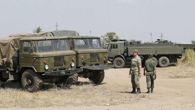 Russische legertrucks in Rostov, vlakbij de Oekraïense grens
