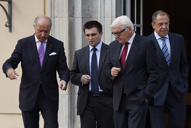 Laurent Fabius, Pavlo Klimkin, Frank-Walter Steinmeier en Sergei Lavrov.