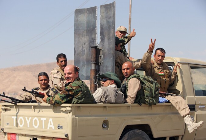 Iraakse Peshmerga-strijders onderweg naar de Mosuldam.