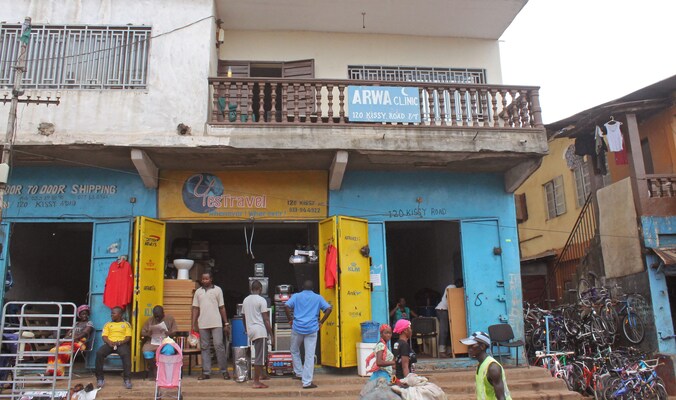 De Arwa-kliniek in Freetown werd gesloten nadat bij een arts Ebola werd vastgesteld.