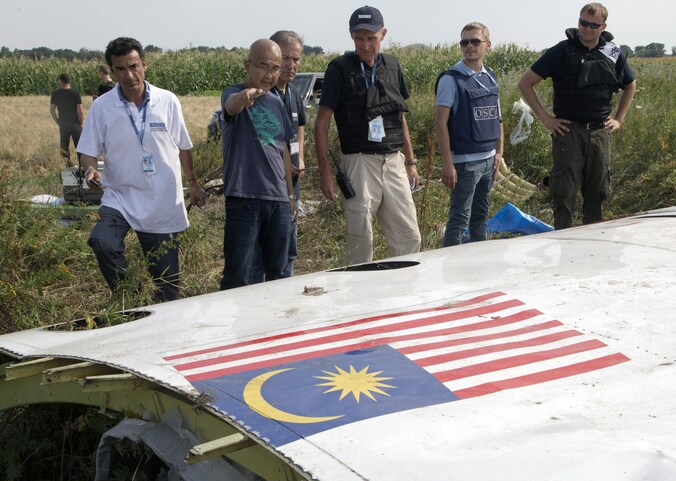 Australische en Maleisische OVSE-inspecteurs onderzochten ook gisteren wrakstukken van MH17.