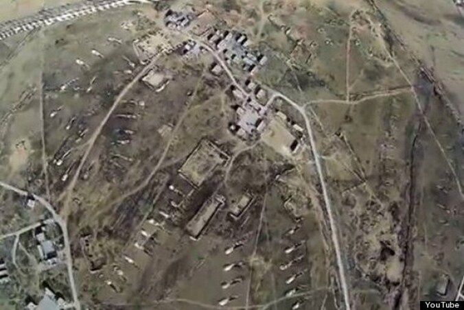 Op de inmiddels van YouTube verwijderde video zijn beelden te zien van de militaire luchthaven in Syrië die IS-strijders eerder deze week veroverden.