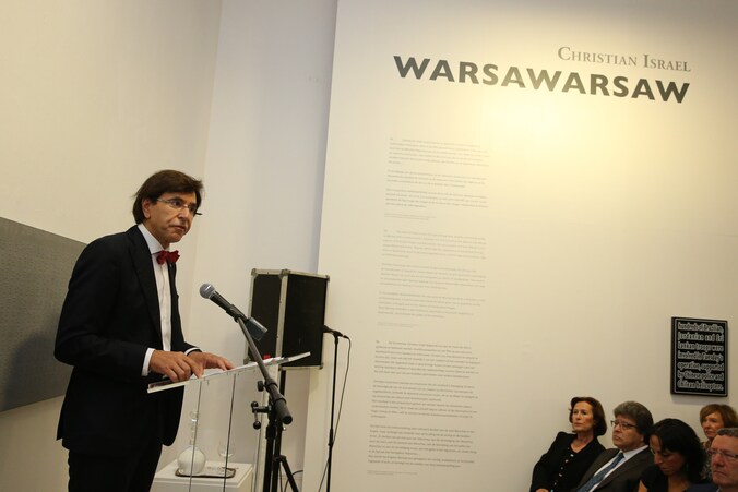 Premier Elio Di Rupo geeft een speech bij de heropening van het Joods Museum.