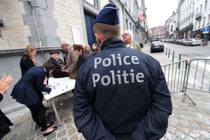 Verschillende bronnen bevestigen nu dat het om aanslagen gaat die vergelijkbaar zijn met de aanslag tegen het Joods Museum in Brussel.