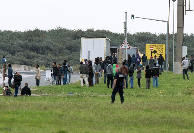 Vluchtelingen proberen via Calais Groot-Brittannië binnen te geraken.