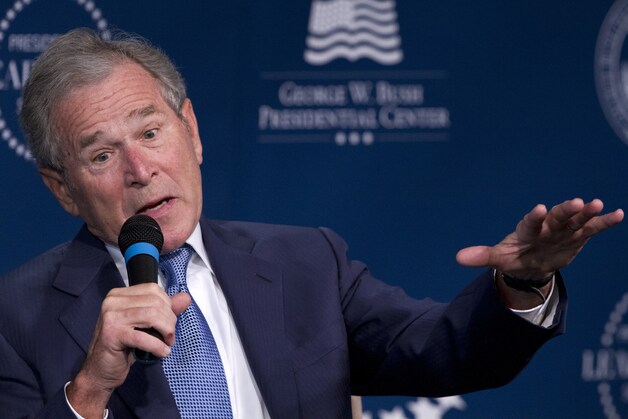 Voormalig president George W. Bush sleepte de Amerikanen in een langdurig conflict in Irak.