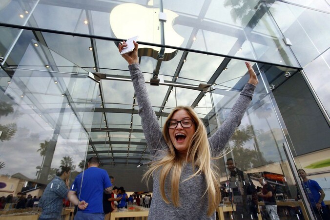 Blogster Justine Ezarik stond maar liefst 48 uur in de rij voor haar nieuwe iPhone 6 in Santa Monica, Californië.