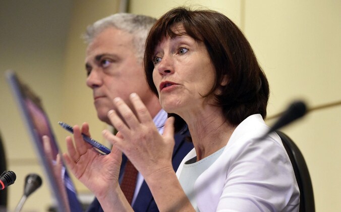 Laurette Onkelinx in het kader van de strijd tegen het ebola-virus op de commissie voor Welzijn en Volksgezondheid in de Kamer.