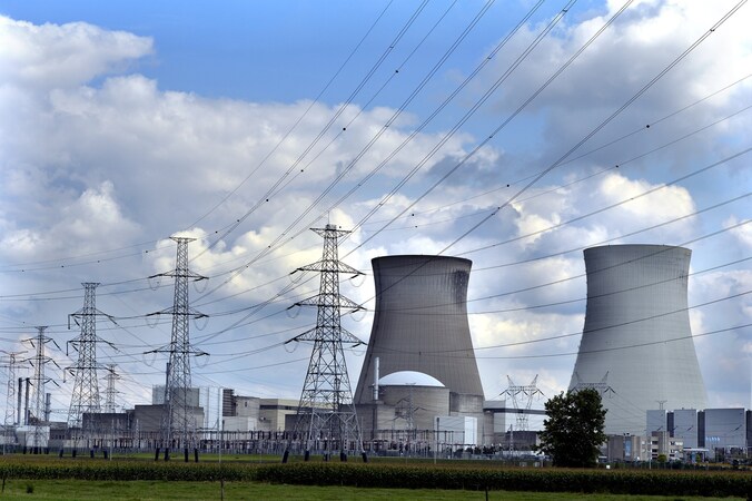 De kerncentrale van Doel (Beveren).
