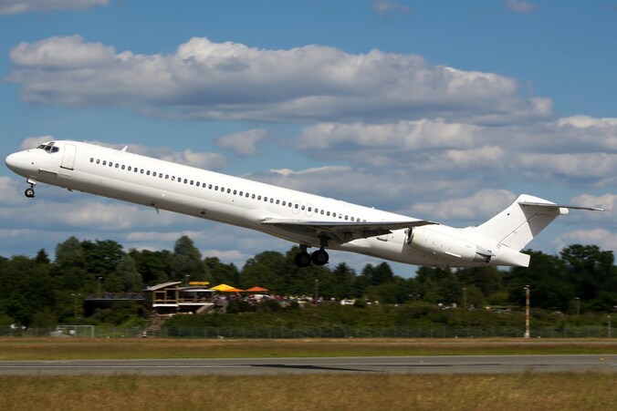 Het Swiftair MD-83 toestel.