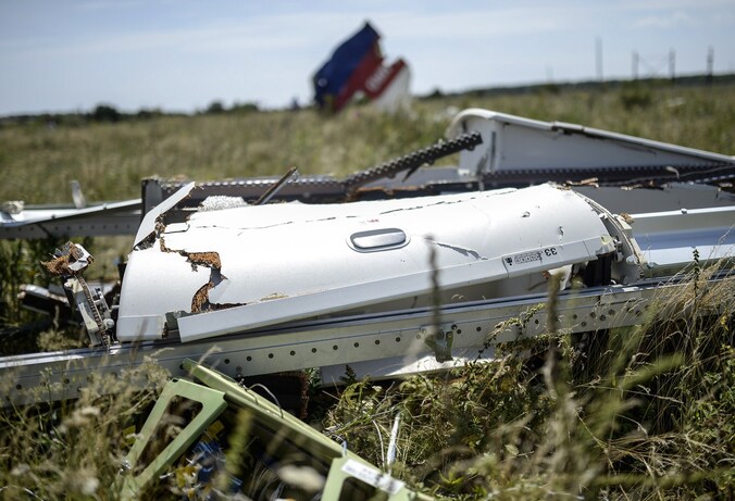 De brokstukken van het vliegtuig van Malaysia Airlines in Oekraïne.