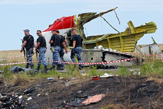 Separatisten patrouilleren nabij de crashplek.
