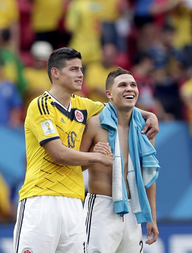 De Colombiaanse doelpuntenmaker Rodriguez (l) en Quintero vieren.