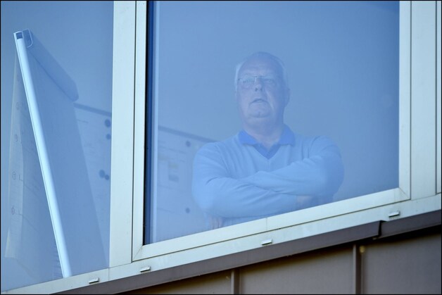 Voorzitter Roger Vanden Stock volgde de training van binnen