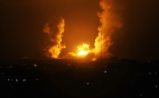 Een explosie in Gaza na een Israëlische luchtaanval