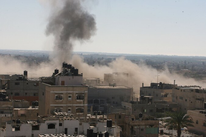 Een luchtaanval boven Rafah.