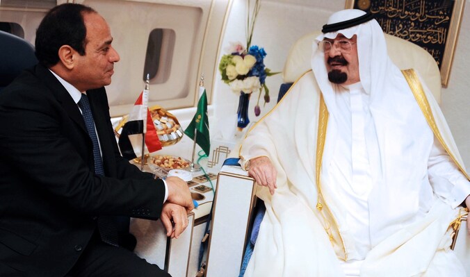 De Egyptische president Abdel Fattah al-Sisi (links) tijdens een ontmoeting met de Saoedische koning Abdullah.