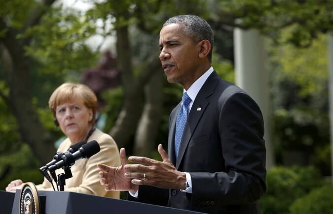 Angela Merkel en Barack Obama spreken de pers toe na het overleg.