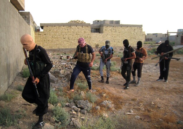 ISIS-strijders in hun bolwerk Falluja, dat ze in januari van dit jaar veroverden.