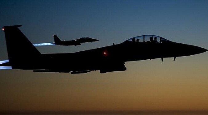 Amerikaanse gevechtsvliegtuigen vliegen over Irak.