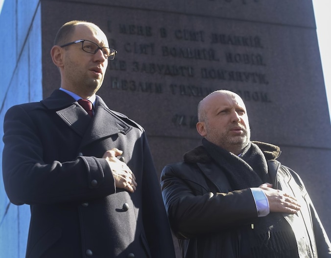 De Oekraïense interimpremier Arseni Jatsenjoek (links) naast interimpresident Oleksandr Turchynov.
