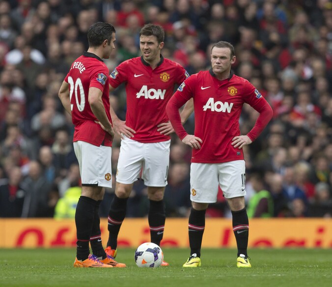Wayne Rooney (r) baalt zichtbaar, net als ploeggenoten Robin van Persie en Michael Carrick.