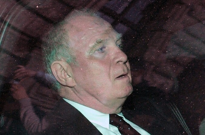Uli Hoeness vandaag bij het verlaten van de rechtszaal.