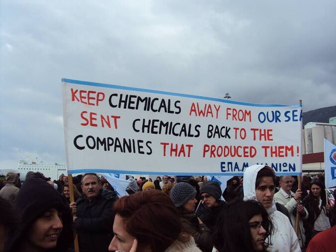 Protest in Chania, op Kreta, tegen de vernietiging van chemische wapens uit Syrië in de Middellandse Zee.