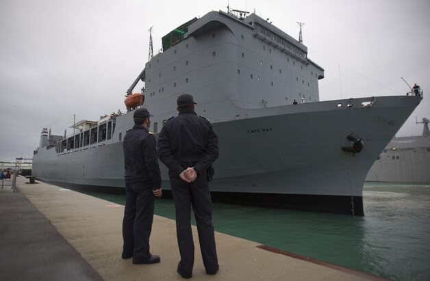 Het Amerikaanse militaire schip Cape Ray in februari in de haven van het Spaanse Rota. De Cape Ray is uitgerust met twee hydrolyse-systemen, dat de meest toxische wapens (mosterdgas en sarin) door hydrolyse zullen vernietigen in internationale wateren tussen Griekenland, Italië, Libië en Malta.