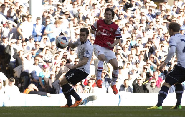 Rosicky ziet na 72 seconden zijn kanonschot in de verste kruising verdwijnen.