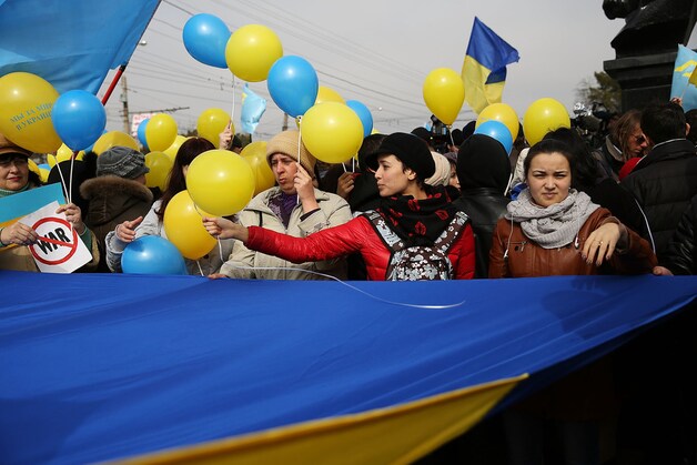 Pro-Oekraïense demonstranten in Simferopol op de Krim.