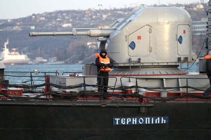 Een Oekraïens marineschip in de haven van Sevastopol.