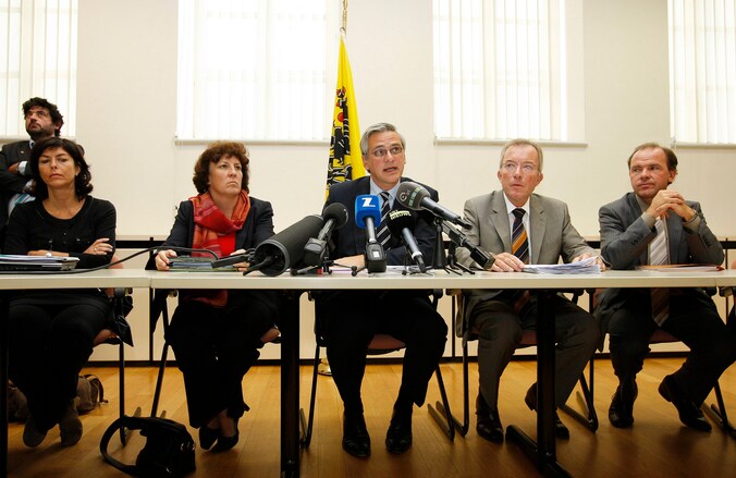 Wilson De Pril, hier op archiefbeeld, tussen Kris Peeters en Serge Muyters.