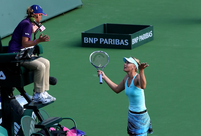 Maria Sharapova heeft het aan de stok met de umpire.