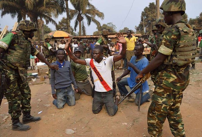 De CAR gaat gebukt onder een golf van geweld sinds rebellenleider Michel Djotodia vorig jaar de hoofdstad Bangui wist in te nemen met zijn overwegend islamitische beweging Séléka.