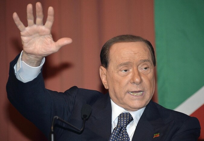 Oud-premier Berlusconi van Italië gisteren in Milaan.