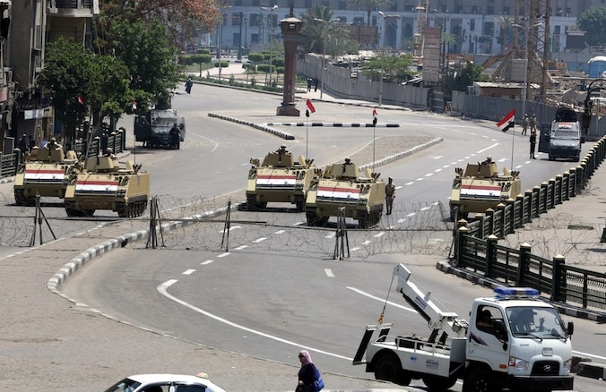 Het Egyptische leger heeft een weg naar het Tahirplein afgesloten uit angst voor anti-regeringsprotesten.