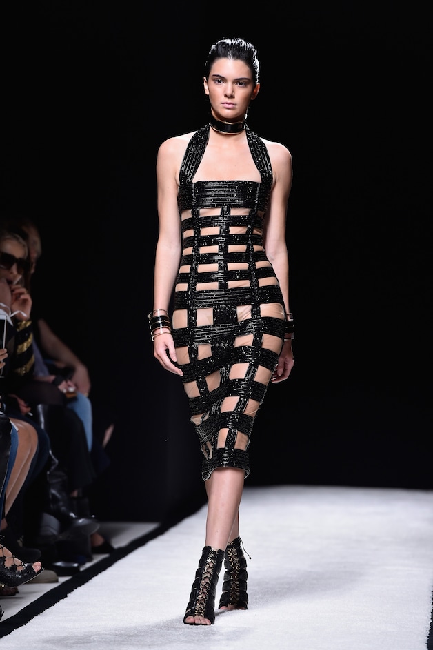 De verguisde Kendall Jenner op de catwalk.